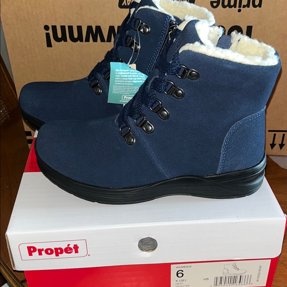 Nwt Propet Women's Navy Winter Boots